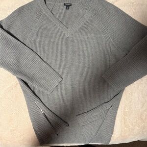 Torrid Men's V-Neck Sweater in Gray
